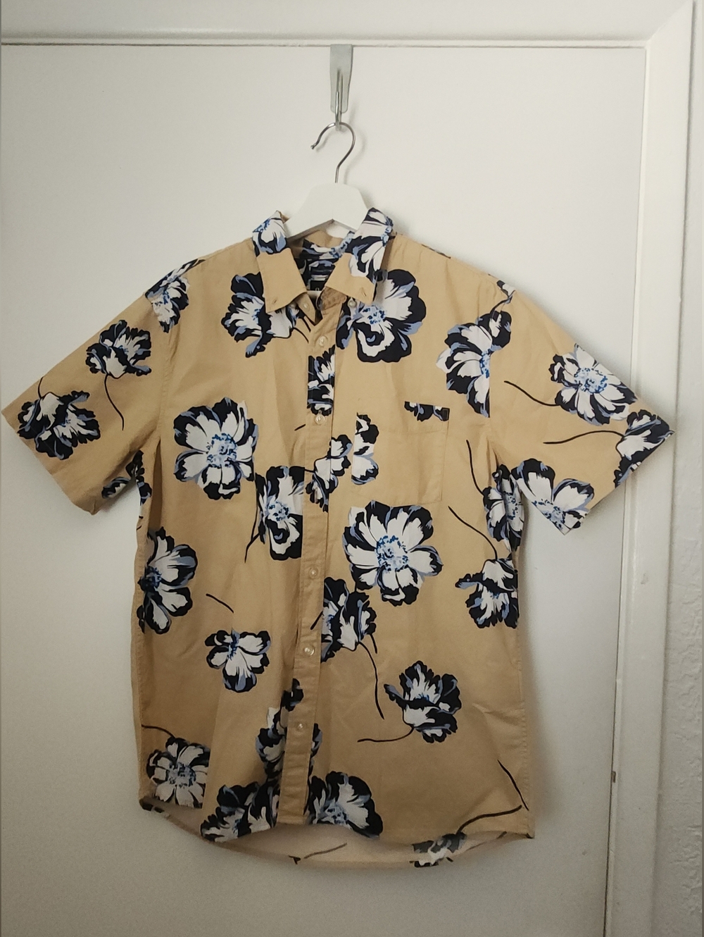 GAP Beige Hawaiian Cotton Short-Sleeve Button-Down with Blue White Floral Print